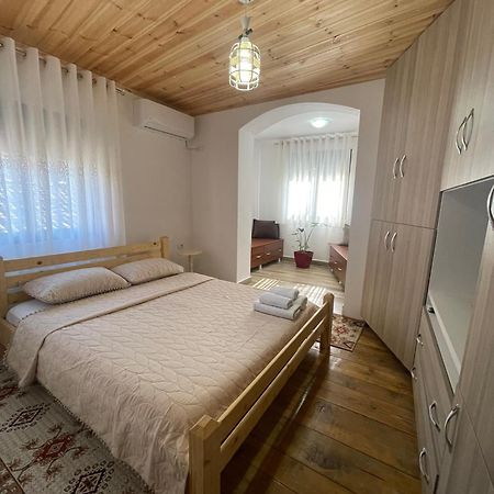 Guesthouse Kroi City Center Berat Bagian luar foto