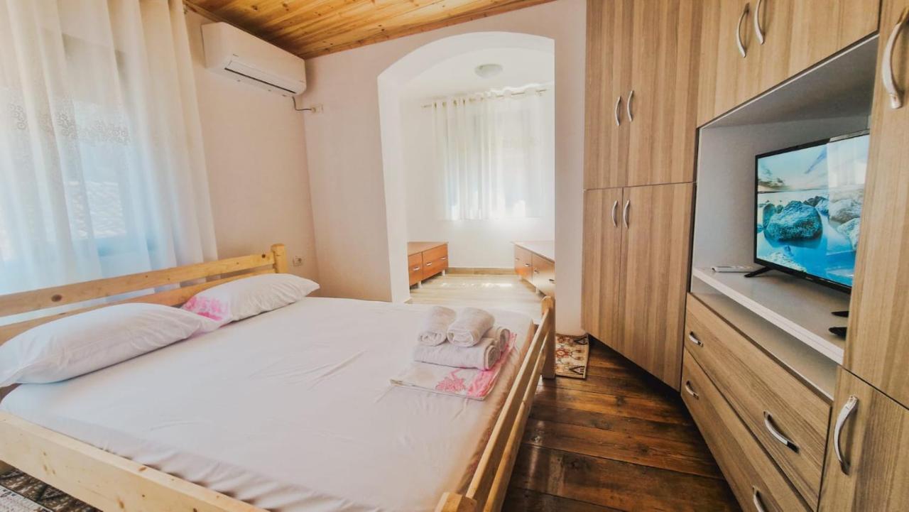 Guesthouse Kroi City Center Berat Bagian luar foto