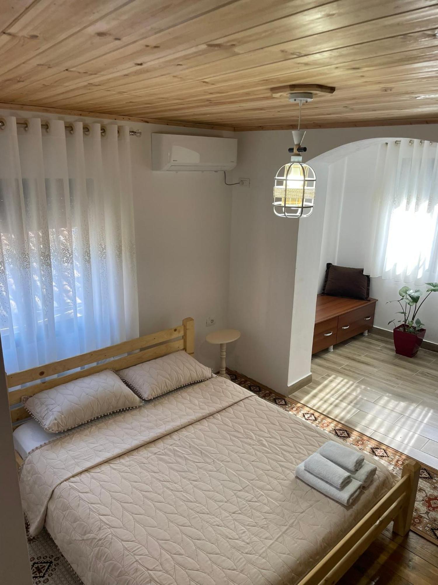 Guesthouse Kroi City Center Berat Bagian luar foto