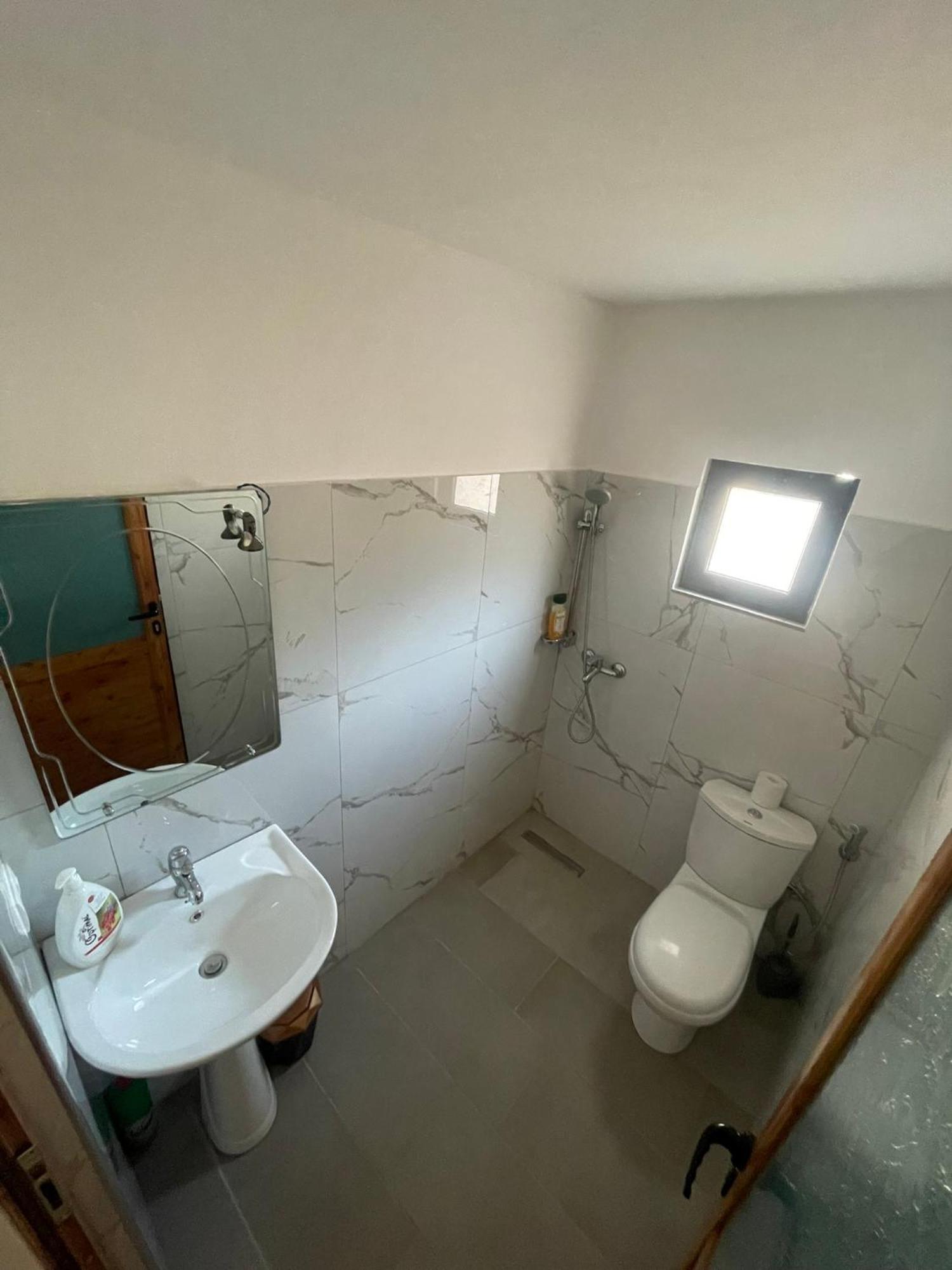 Guesthouse Kroi City Center Berat Bagian luar foto