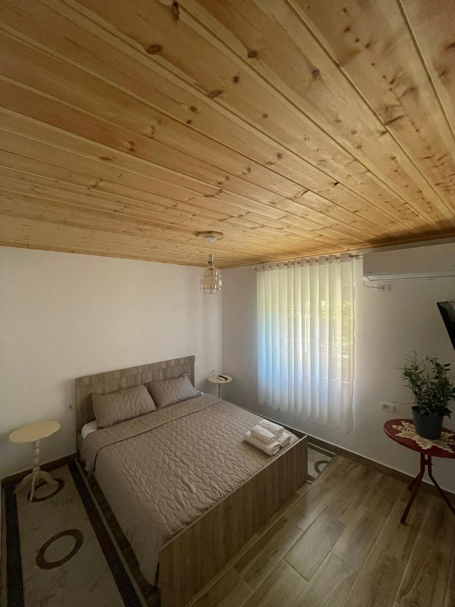 Guesthouse Kroi City Center Berat Bagian luar foto
