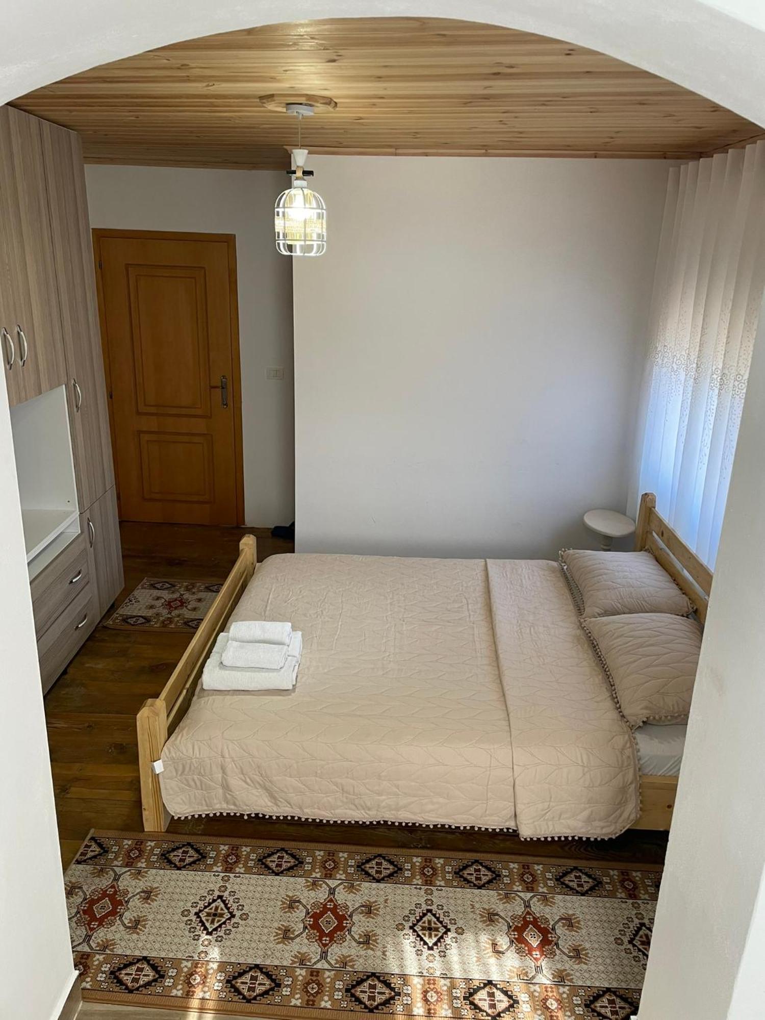 Guesthouse Kroi City Center Berat Bagian luar foto