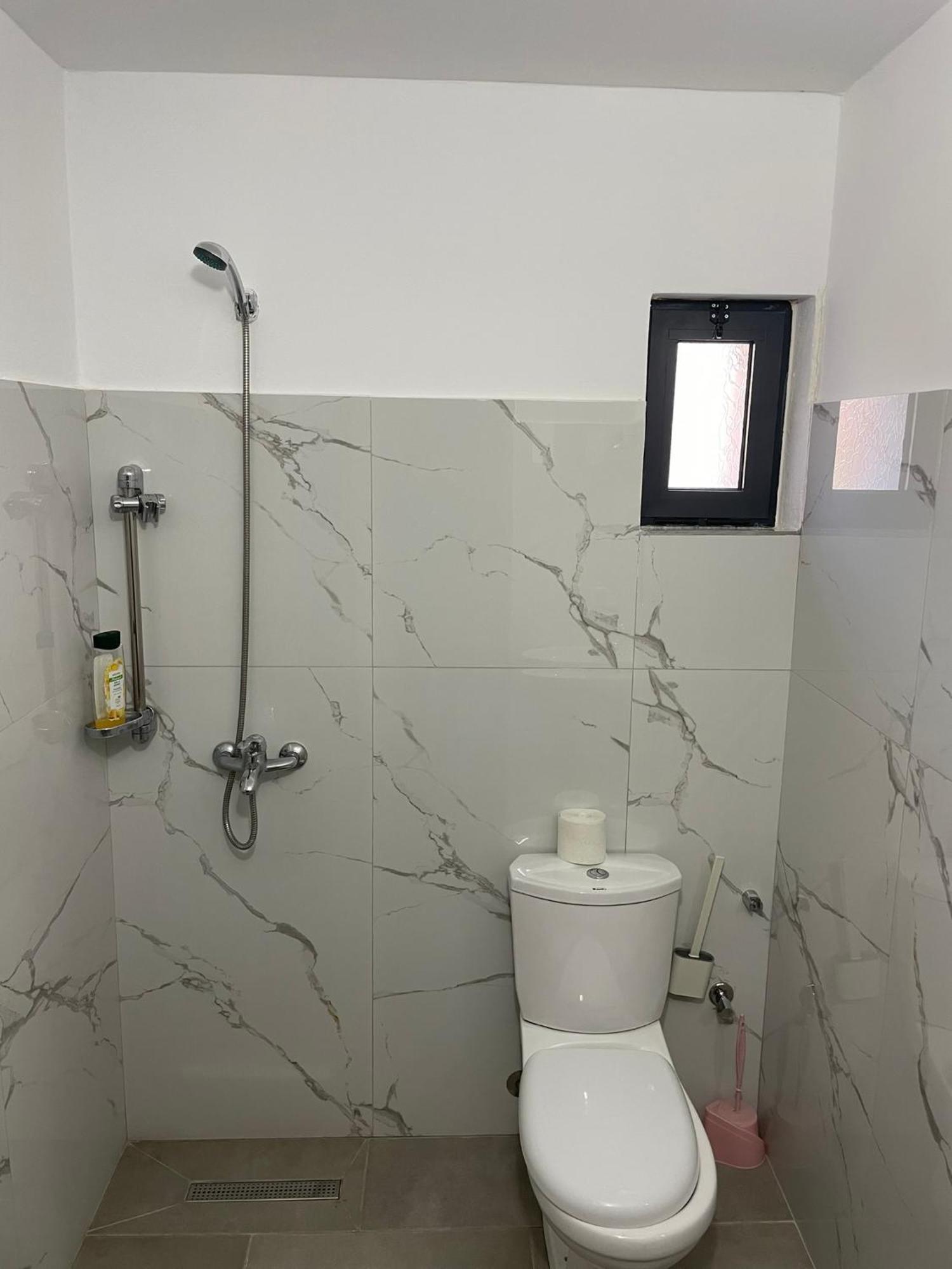 Guesthouse Kroi City Center Berat Bagian luar foto