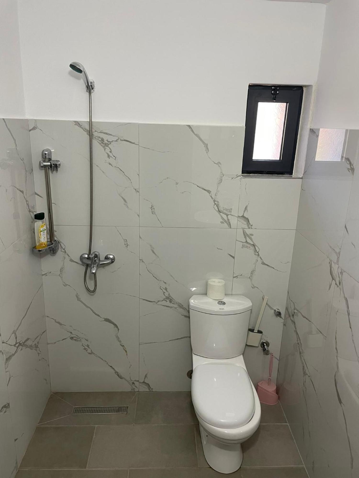 Guesthouse Kroi City Center Berat Bagian luar foto