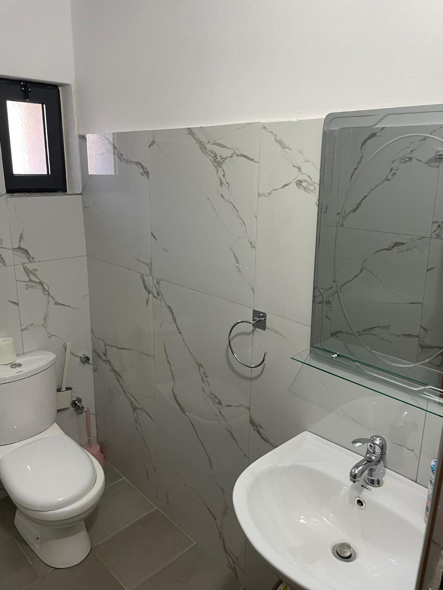 Guesthouse Kroi City Center Berat Bagian luar foto