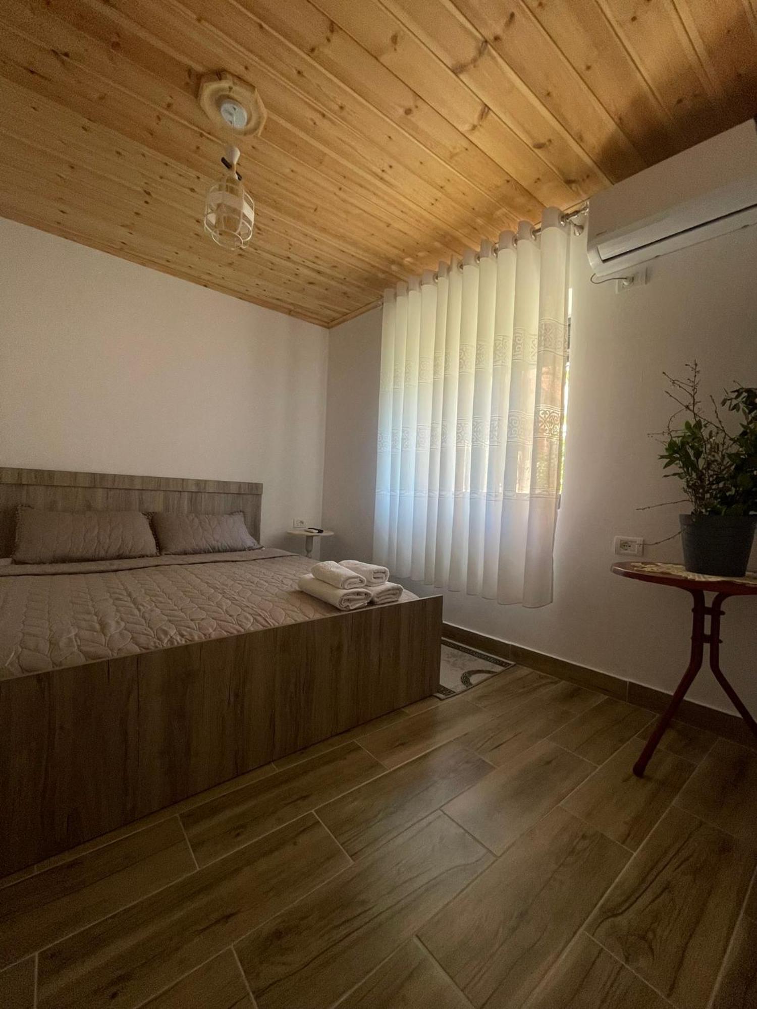 Guesthouse Kroi City Center Berat Bagian luar foto